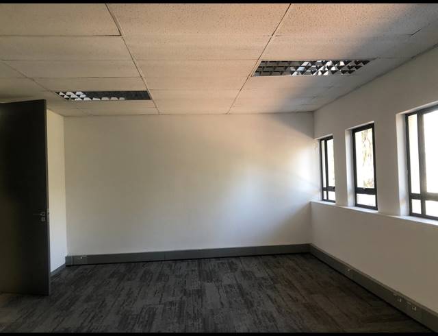 43M² OFFICE TO LET IN HYDE PARK